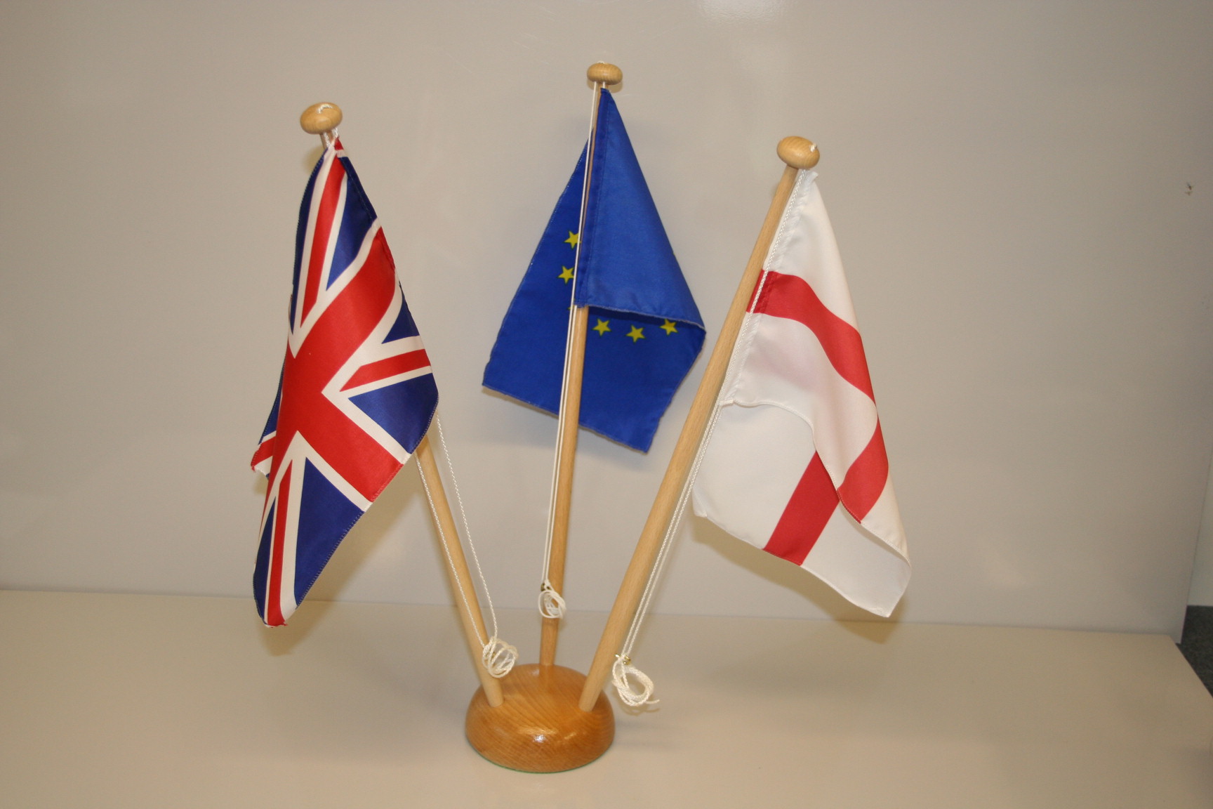Table Flags with Three Flag Mast